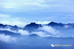 水墨丹青中国画 云雾仙境观云峰